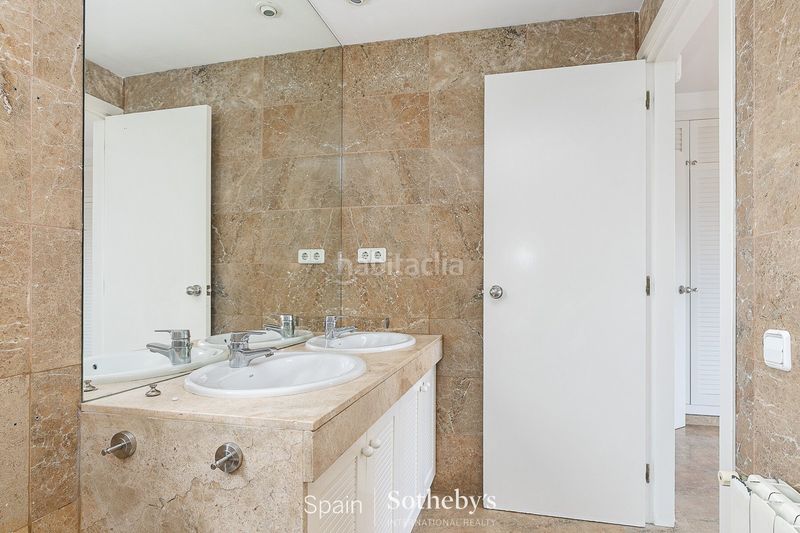 Foto 442417d8-0557-40bc-b2d5-a98db607470b. Casa aparellada amb calefacció aparcament a Can Girona - Terramar - Vinyet Sitges