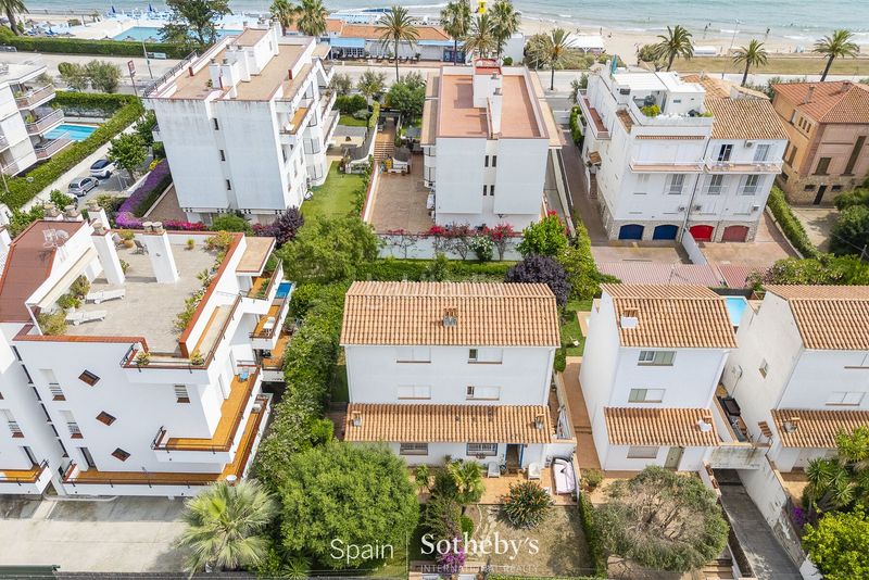Foto a27ff36e-0fae-4b4d-a752-a924da52b255. Casa aparellada amb calefacció aparcament a Can Girona - Terramar - Vinyet Sitges