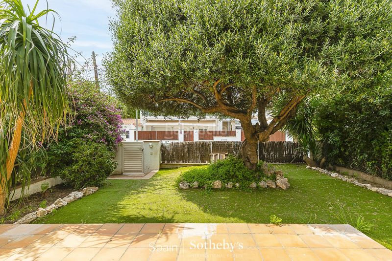 Foto d7d14c1b-ebc6-450a-a67e-80a7a26117f5. Casa aparellada amb calefacció aparcament a Can Girona - Terramar - Vinyet Sitges