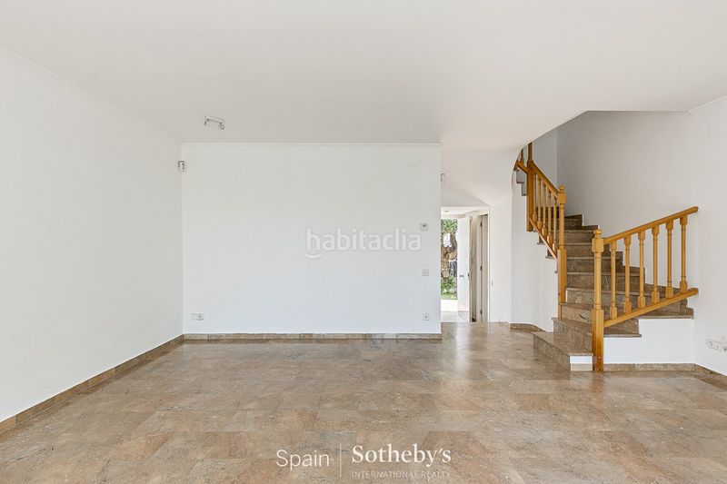 Foto fc8f509b-52b3-440c-8649-699644642a36. Casa aparellada amb calefacció aparcament a Can Girona - Terramar - Vinyet Sitges