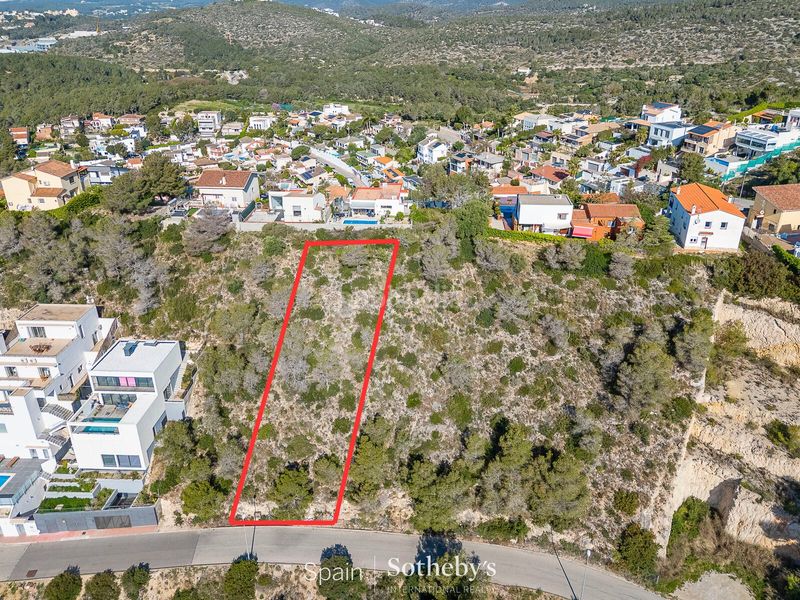Foto ae6568fc-ade4-4b75-908c-e2051ab6a7a5. Terreny residencial a Levantina - Montgavina - Quintmar Sitges