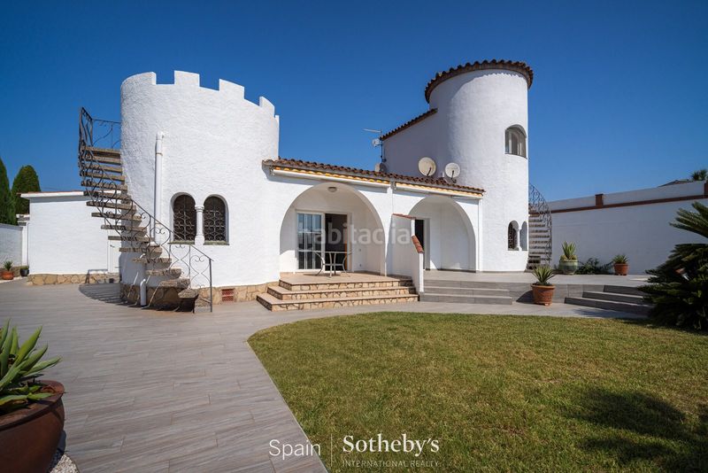 Foto 50934516-0a21-488f-bd5f-7e192ff3a38b. Casa amb calefacció aparcament piscina a Cap Ras - Creus - Falconera Empuriabrava