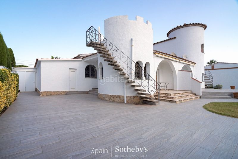 Foto 5b952727-9db7-4581-999d-c0b98776bf64. Casa amb calefacció aparcament piscina a Cap Ras - Creus - Falconera Empuriabrava