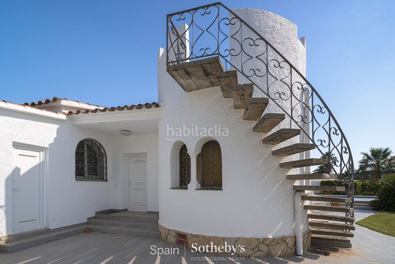 Foto 70e2fd27-9ef7-4b4e-8439-6952977f1b05. Casa amb calefacció aparcament piscina a Cap Ras - Creus - Falconera Empuriabrava