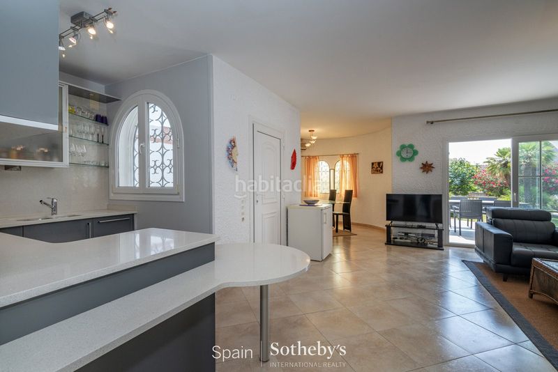 Foto af4b339a-914c-44d4-a3aa-e036d648b205. Casa amb calefacció aparcament piscina a Cap Ras - Creus - Falconera Empuriabrava