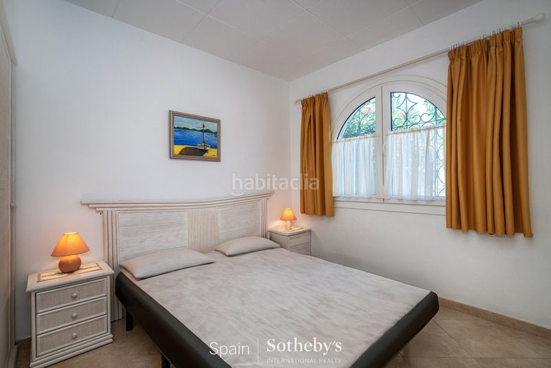 Foto b5828f76-11ed-413e-9096-6d7ab4f4293c. Casa amb calefacció aparcament piscina a Cap Ras - Creus - Falconera Empuriabrava