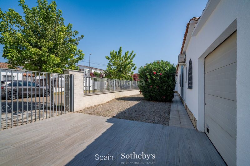 Foto c8160eda-fa34-462f-abe7-412a3d403ad0. Casa amb calefacció aparcament piscina a Cap Ras - Creus - Falconera Empuriabrava