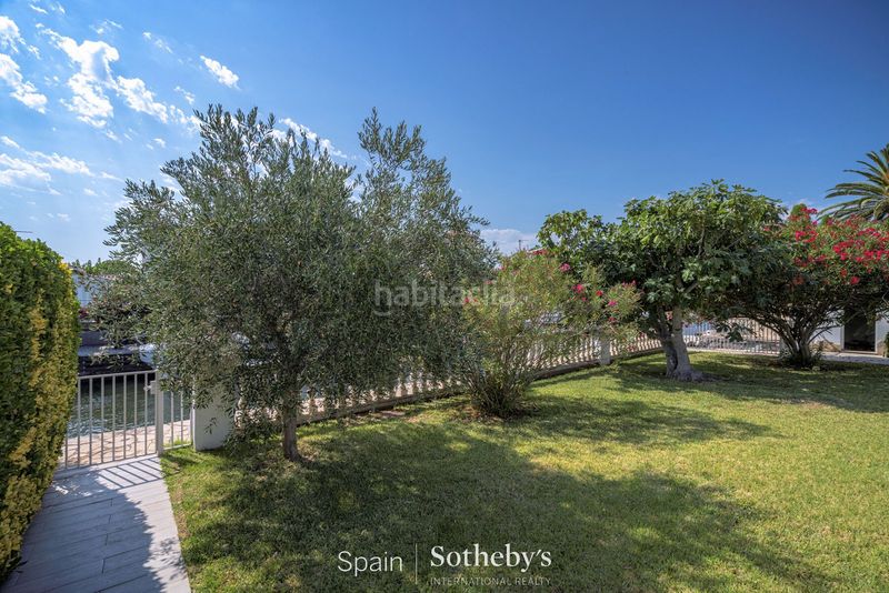 Foto de6b33db-3044-4b3a-a98b-79986533fb58. Casa amb calefacció aparcament piscina a Cap Ras - Creus - Falconera Empuriabrava