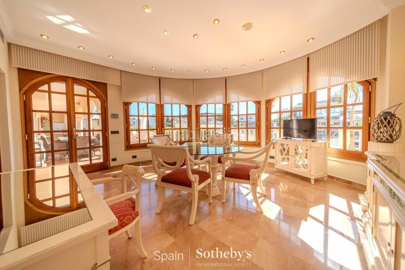Foto db4c0a7e-24df-41f7-b0a0-51ab2e83cf36. Casa amb calefacció aparcament piscina a Salins - Cavall de Mar Empuriabrava