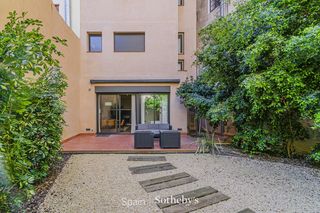 Apartament a Raval. Bajo con jardín junto a sant antoni, barcelona