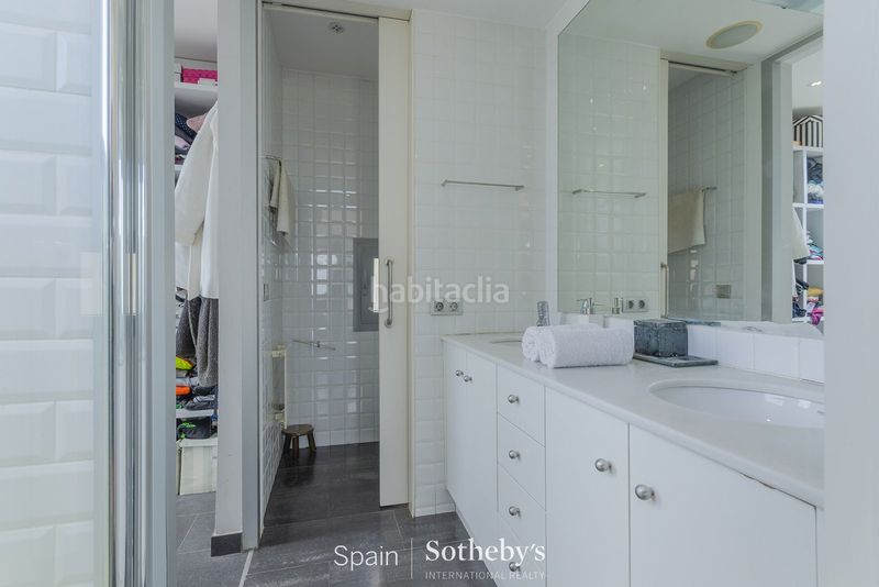 Foto 801b9304-4a3a-4742-b4e2-23b08ddd8cf3. Casa amb calefacció aparcament a Sarrià Barcelona