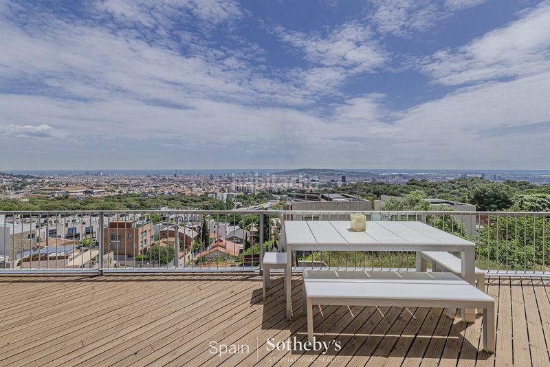 Foto 9769f3fd-47c9-4611-b88d-f25524a01f6c. Casa amb calefacció aparcament a Sarrià Barcelona