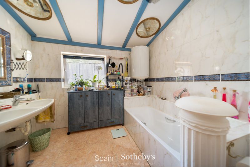 Foto 49c4183a-5a09-4a45-ada8-33338f888b44. Casa amb calefacció aparcament piscina a Rabós