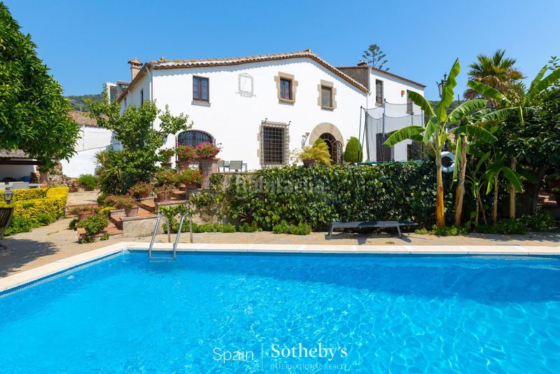 Foto 9f34f876-31c6-44a4-b9a1-e9000c67e067. Haus mit heizung parking pool in Cabrera de Mar