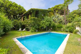 Casa a Cabrils. Amplia casa independiente con 5 habitaciones y vistas panorámica