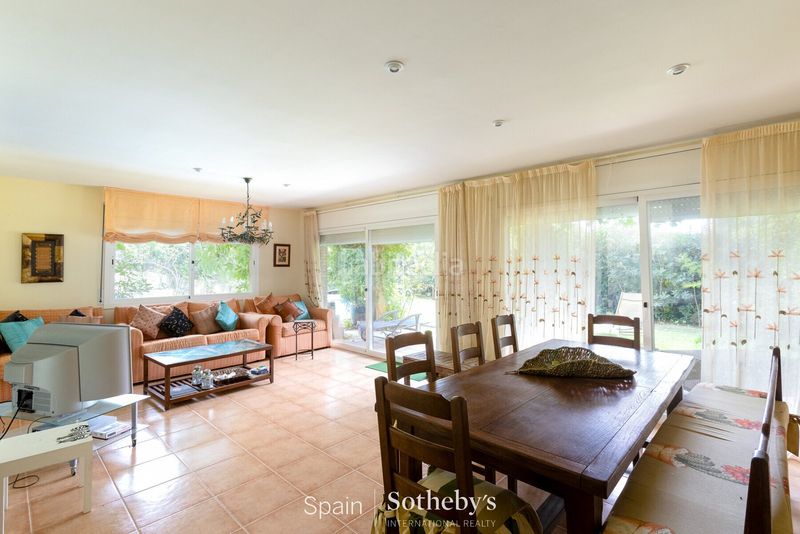 Foto d4511f0a-ea6b-422d-985f-2620953ca2b8. Casa con riscaldamento parcheggio piscina in Cabrils