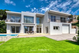 Casa en Torre Valentina-Mas Vilar de La Mutxada-Treumal. Casa moderna, a 200 metros de la playa en costa brava