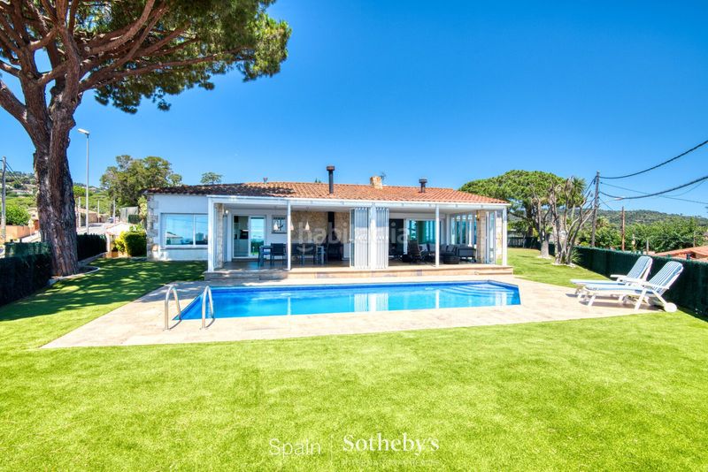 Foto f5e6a389-49a7-486d-b3fb-e397461bf63f. Casa amb calefacció aparcament piscina a Fenals Platja d´Aro