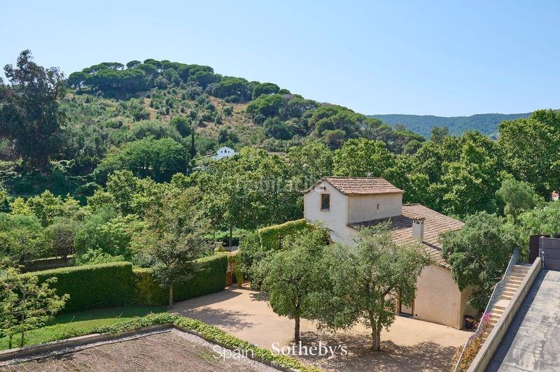 Foto 45d330ea-5d20-4957-8118-f86e2df8ba01. Casa amb calefacció aparcament piscina a Alella