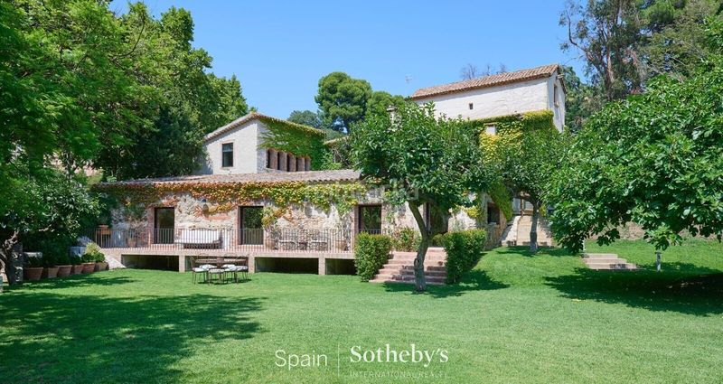 Foto c7b10ad4-f634-43fe-8845-68a7639e81b7. Casa amb calefacció aparcament piscina a Alella