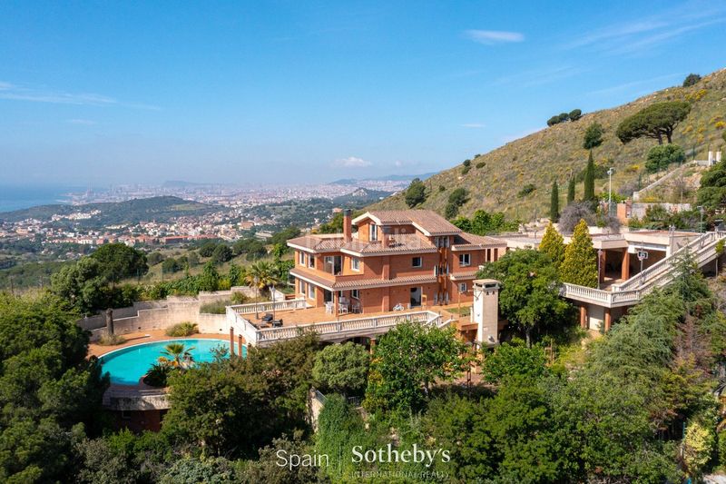 Foto ed291afb-9749-4e05-be6c-6a514adf00bc. Casa amb calefacció aparcament piscina a Alella