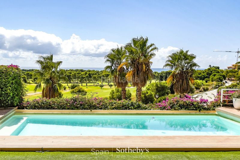 Foto 283f8300-9b08-424d-a084-c1dde87cb7fe. Casa amb calefacció aparcament piscina a Can Girona - Terramar - Vinyet Sitges