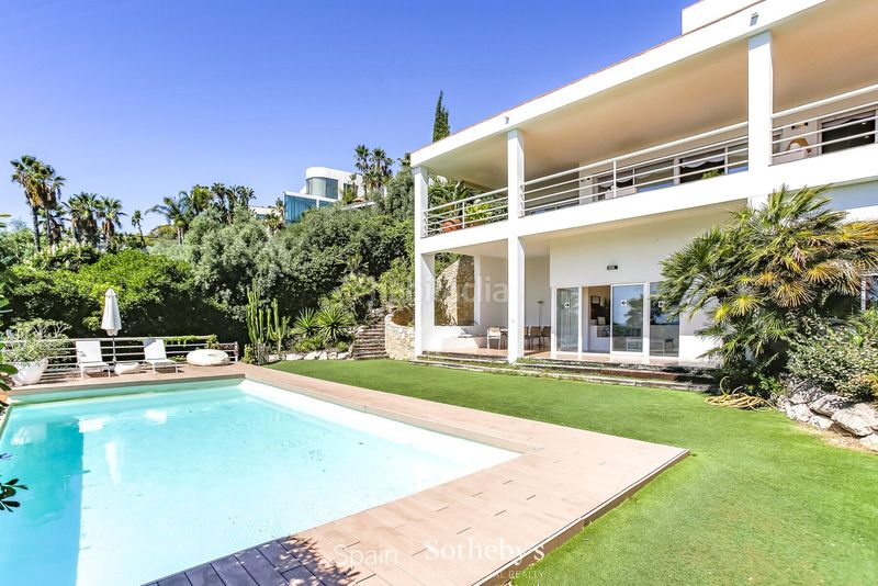 Foto 7b7a114a-3c64-4517-b658-f1b2671c3e00. Casa amb calefacció aparcament piscina a Can Girona - Terramar - Vinyet Sitges