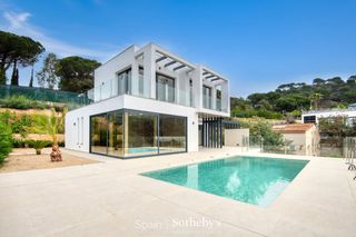 Casa  Carrer valència. Moderna casa con vistas al mar en lloret del mar, costa brava