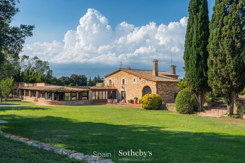 Foto dae41f65-b91e-4483-b45f-c5cef8714987. Casa amb aparcament piscina a residencial Begur-esclanyà Begur
