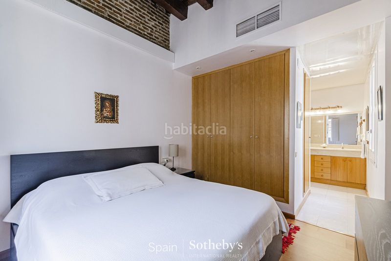 Foto f2bb3ebe-9f16-4bc7-a8a4-3d70679e733b. Àtic a Gòtic Barcelona