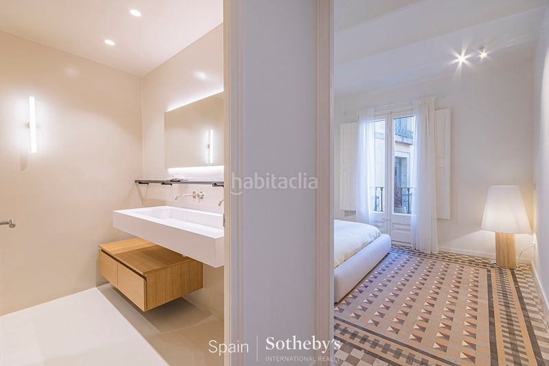 Foto 14217ed8-7645-47f3-abce-6ef0349aeaa5. Apartamento piso renovado con características originales en el barrio gótico en Barcelona