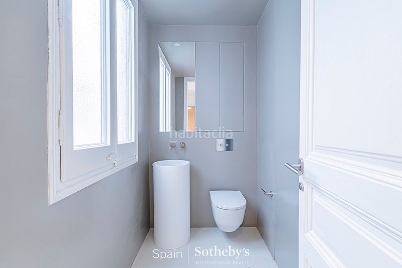 Foto 234d98f4-1200-484d-8f2b-3873255105a1. Apartamento piso renovado con características originales en el barrio gótico en Barcelona