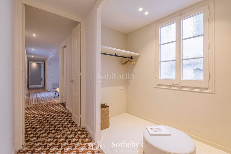 Foto 8e9550a9-d78c-4511-bb24-e4ff0738d2e1. Apartamento piso renovado con características originales en el barrio gótico en Barcelona