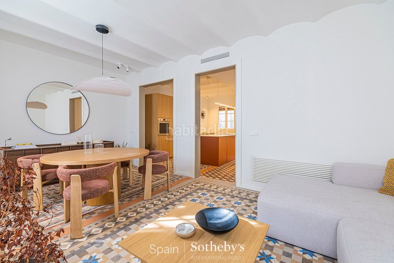 Foto c162fd63-c2f2-43cb-b2ca-b98ede4bc899. Apartamento piso renovado con características originales en el barrio gótico en Barcelona