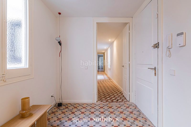 Foto c42d2857-7f67-423e-b144-06838ad3a9a1. Apartamento piso renovado con características originales en el barrio gótico en Barcelona