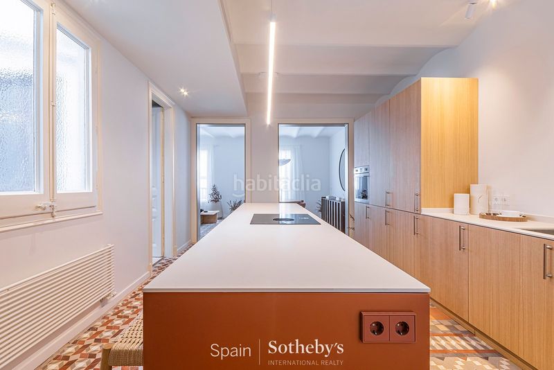 Foto cb4071f1-0337-4962-b444-1587bba03059. Apartamento piso renovado con características originales en el barrio gótico en Barcelona