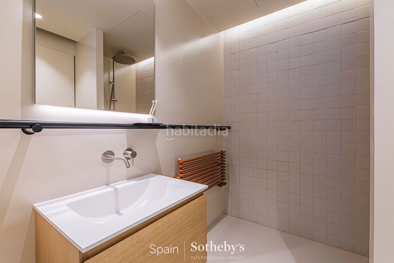 Foto ce2504c3-d809-4c61-ae2c-e8b7d50cd224. Apartamento piso renovado con características originales en el barrio gótico en Barcelona