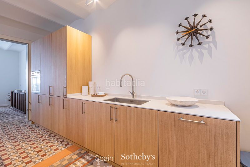 Foto d083c346-21dd-4e9b-bab8-bc1e08b82bb3. Apartamento piso renovado con características originales en el barrio gótico en Barcelona
