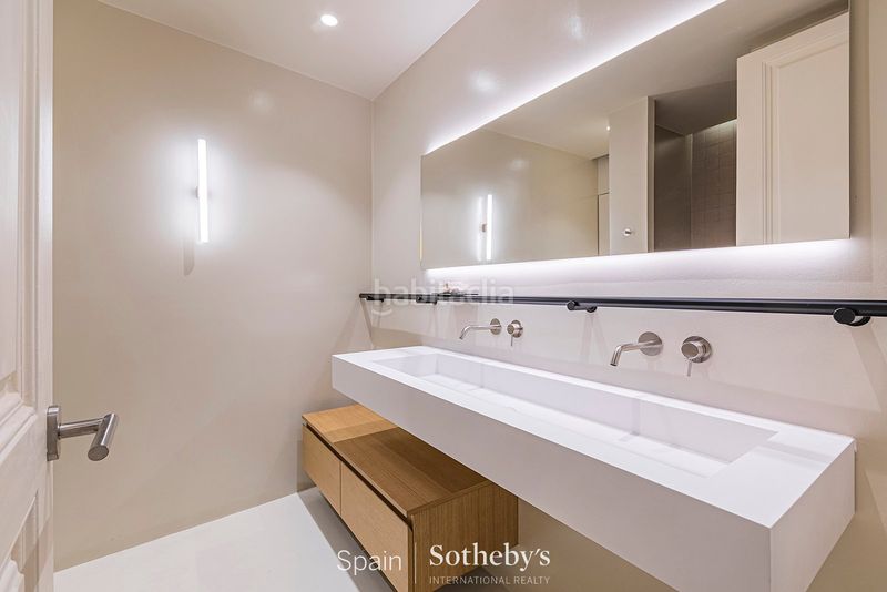 Foto d6f4a2d6-f1b0-4ca8-97f3-0811d94ad9e9. Apartamento piso renovado con características originales en el barrio gótico en Barcelona