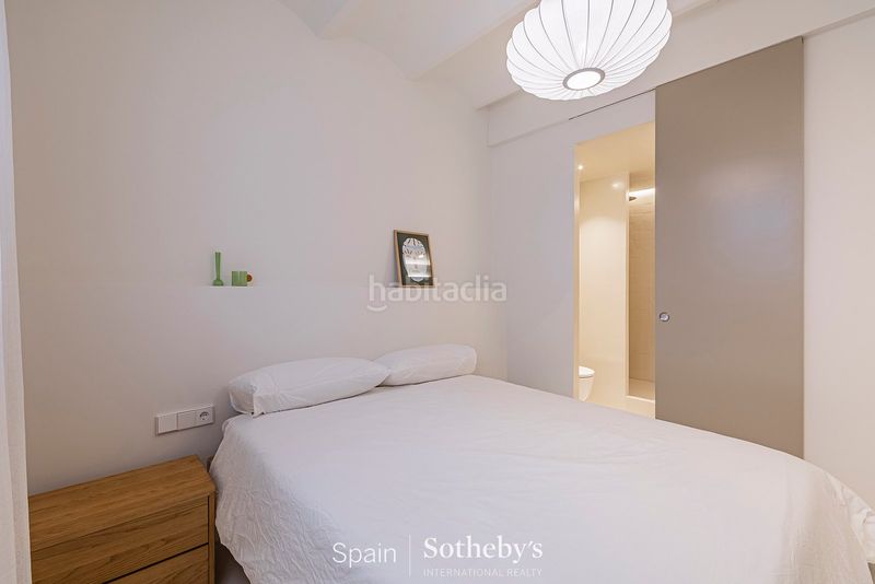 Foto dff503b8-60f3-420d-8d35-151ab220b284. Apartamento piso renovado con características originales en el barrio gótico en Barcelona