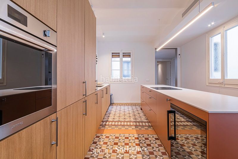 Foto f4b0714b-3991-410c-aa06-cb49e4ca2bbc. Apartamento piso renovado con características originales en el barrio gótico en Barcelona