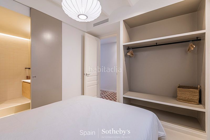Foto f57fa3ac-ff1c-4b7d-93ac-711a612f01f7. Apartamento piso renovado con características originales en el barrio gótico en Barcelona