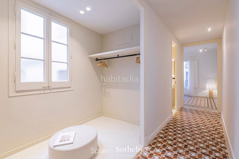 Foto f9e878ff-3679-49e0-93b1-cd181a3282ae. Apartamento piso renovado con características originales en el barrio gótico en Barcelona