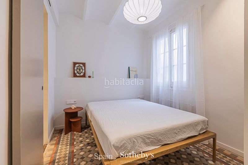 Foto fabca0b9-bb30-457b-8716-a58a3f2695de. Apartamento piso renovado con características originales en el barrio gótico en Barcelona