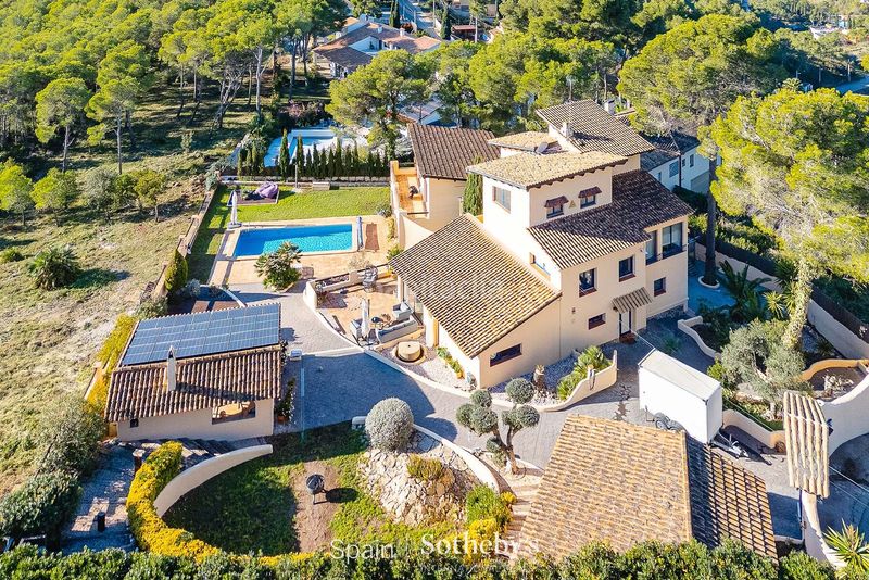 Foto 0b4fb4fe-edfd-413c-b154-8b440d8a37b2. Casa amb calefacció aparcament piscina a Olivella