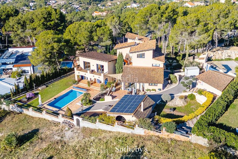 Foto b52e7b48-9040-43a7-bb3f-b5477eece919. Casa amb calefacció aparcament piscina a Olivella
