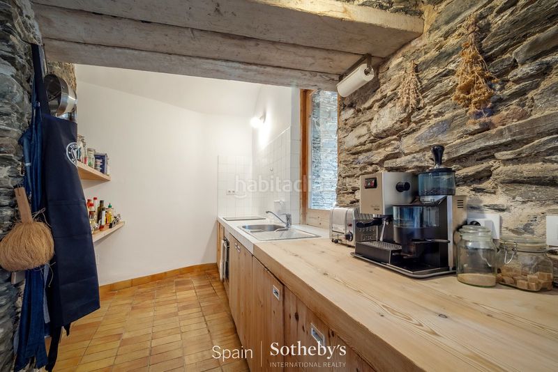 Foto 0bed462c-7351-48f9-936c-9e26e8ad9741. Casa amb aparcament a Cadaqués
