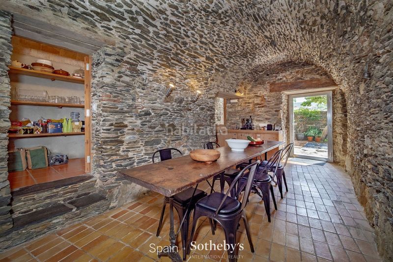 Foto 2f5b66fd-44b6-4dd9-8f46-5ddb57713e6d. Casa amb aparcament a Cadaqués