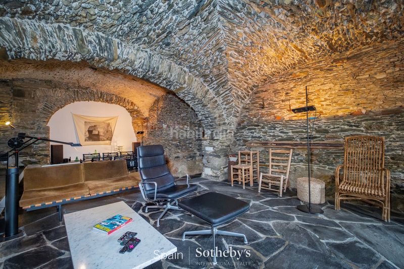 Foto 5d56beb1-e874-4c0a-9e55-1f7774b81bff. Casa amb aparcament a Cadaqués