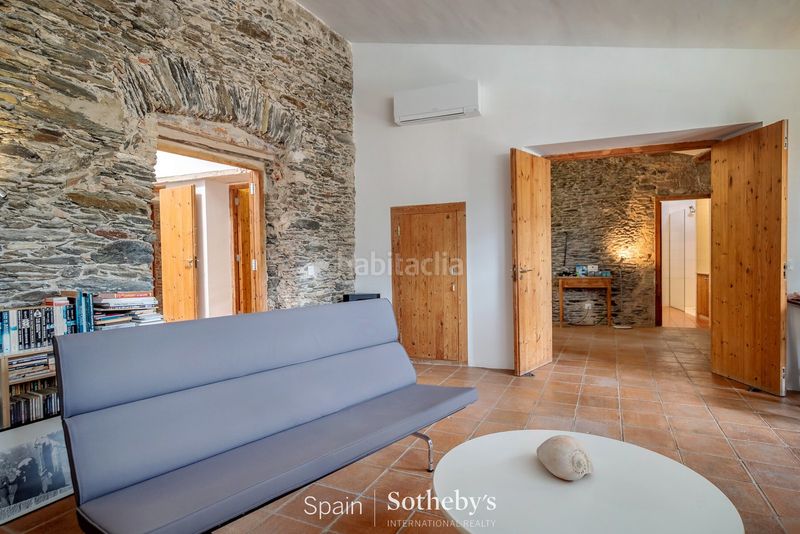 Foto 789be2d6-379a-4944-aa29-ac5e1873120c. Casa amb aparcament a Cadaqués
